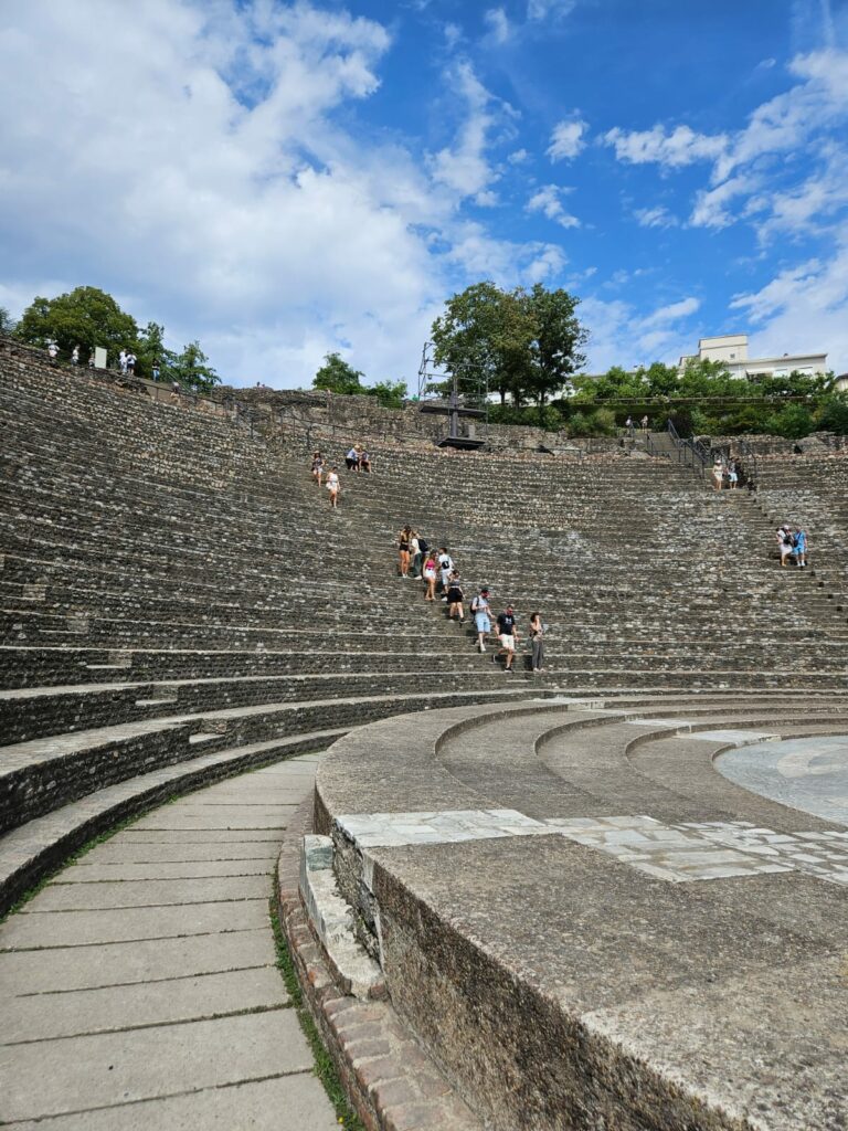 santuario-Notre-dame-de-foreur-2-anfiteatro-romano13